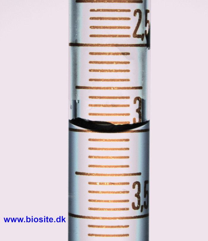 Menisk ved aflæsning af burette