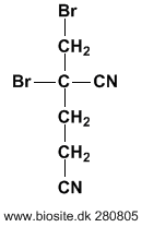 Strukturen af methyldibromglutaronitril