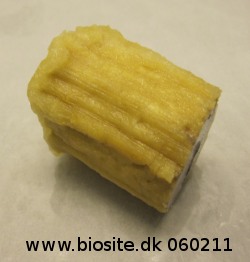 Natriumstykke med overfladen d�kket af natriumhydroxid